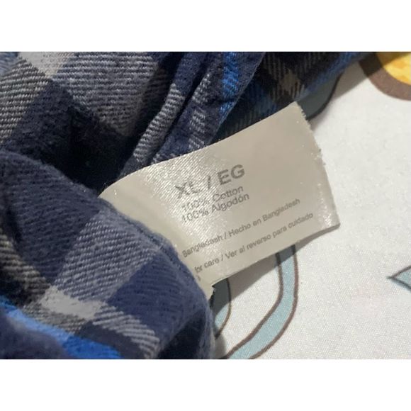 Eddie Bauer long sleeve button up - Picture 4 of 8